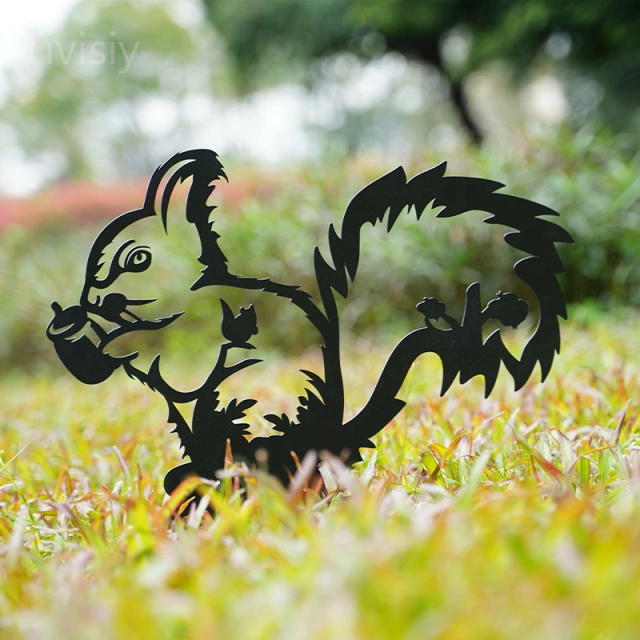 Metal Squirrel - Garden Decor Art